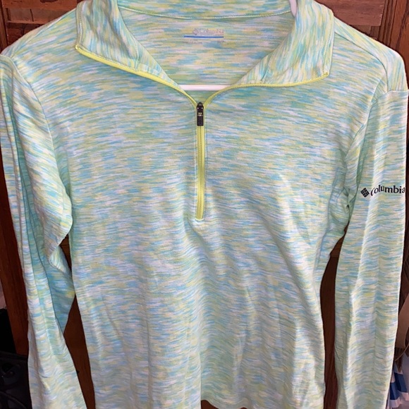 Women’s Columbia Top - Picture 1 of 10